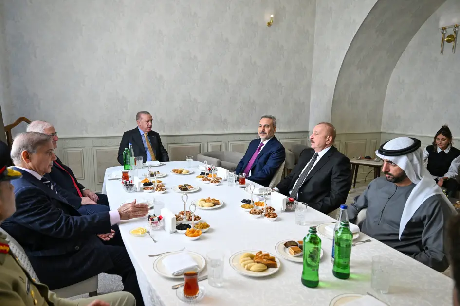 Prezidentlə ailəsinin paraddan yeni - Fotoları