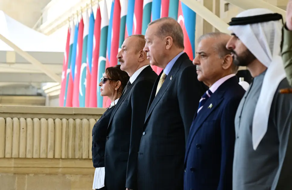 Prezidentlə ailəsinin paraddan yeni - Fotoları