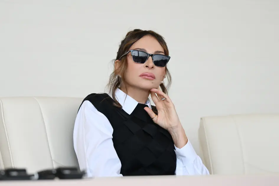 Prezidentlə ailəsinin paraddan yeni - Fotoları