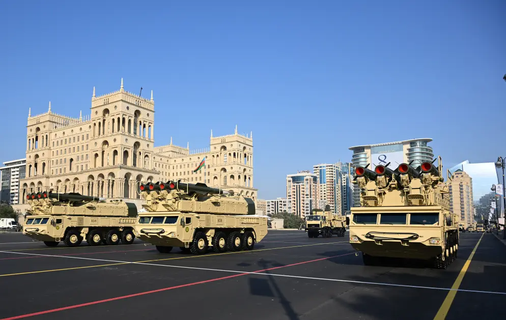 Paradda nümayiş etdirilən silah sistemləri, texnika və aviasiya vasitələri – Fotolar