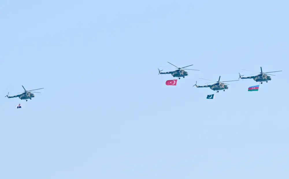 Paradda nümayiş etdirilən silah sistemləri, texnika və aviasiya vasitələri – Fotolar