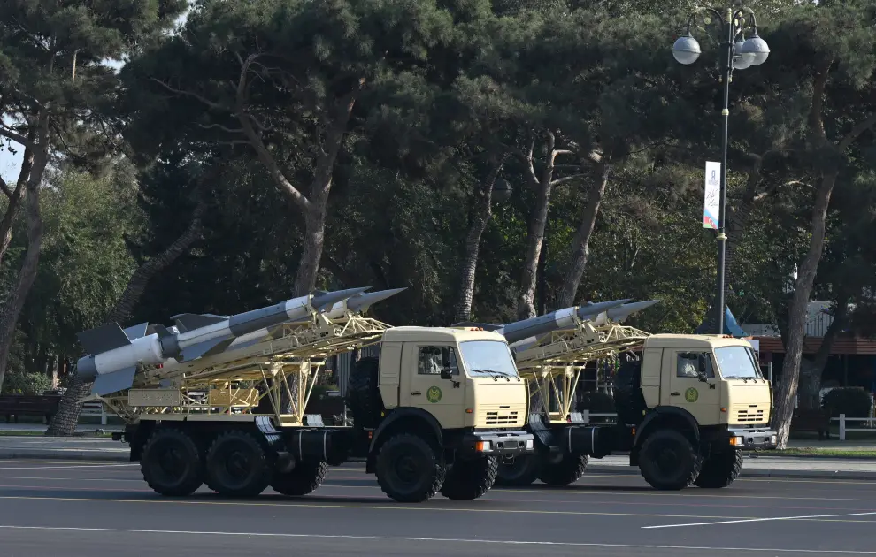 Paradda nümayiş etdirilən silah sistemləri, texnika və aviasiya vasitələri – Fotolar