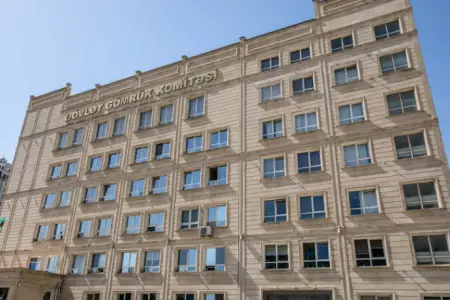 Şirniyyat qutularında dərman keçirmək istədi - Foto