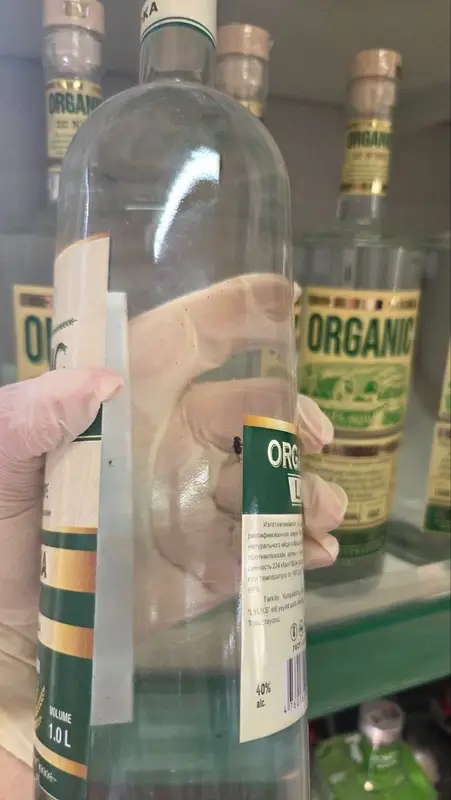 Cəbrayılda ərzaq mağazasında alkoqollu içkidən milçək çıxdı