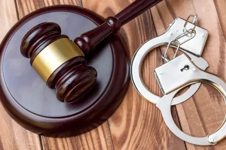 Sumqayıtda biznesmen şişlə qadına hücum etdi