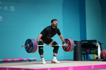 Azərbaycan ağırlıqqaldıranı gümüş medal qazandı