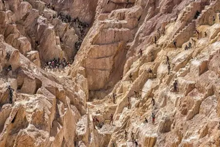 Ölkə tarixinin ən böyük qızıl yatağı aşkarlandı - 800 ailə köçürülə bilər