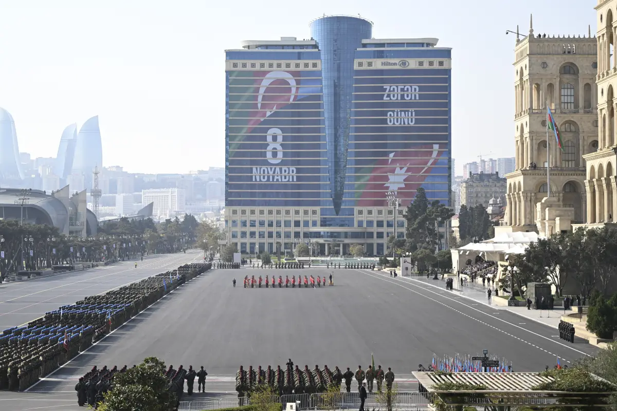 Hərbi paradda liderlərin əyləşəcəyi yerlər belə ölçülüb – Video