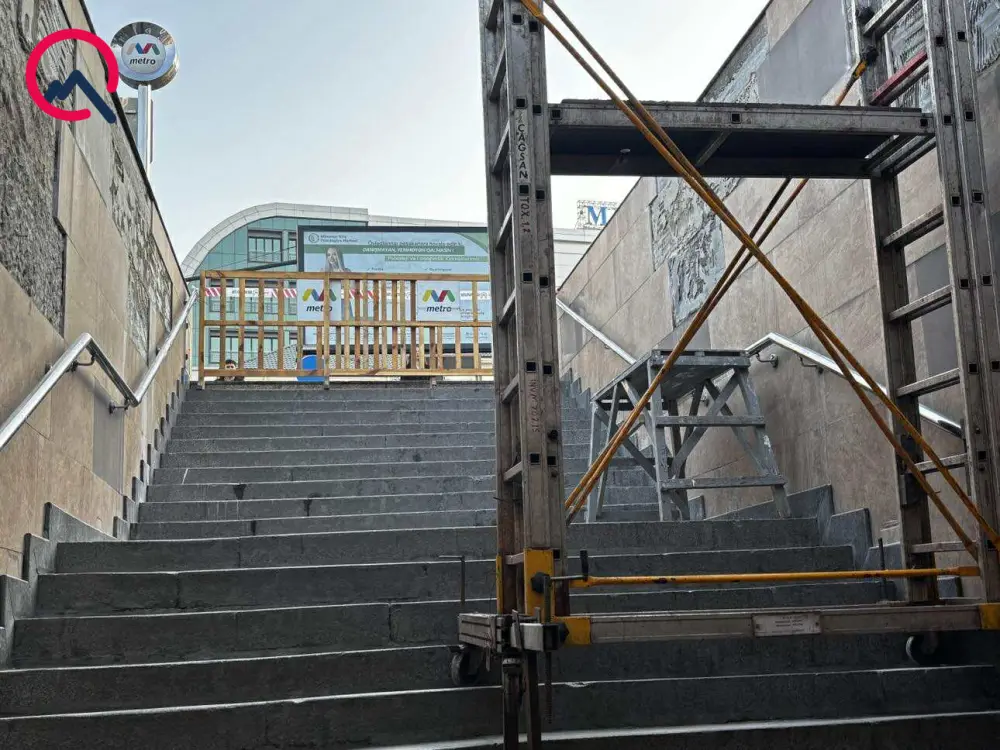 Metronun stansiya çıxışlarından biri bağlandı - Səbəb bu imiş - Fotolar -  Yeniləndi