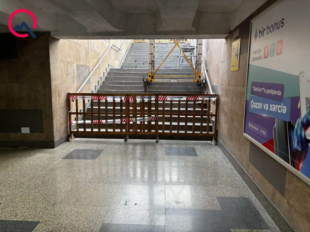 Metronun stansiya çıxışlarından biri bağlandı - Səbəb bu imiş - Fotolar -  Yeniləndi