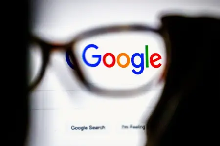 Aİ-dən "Google"a yeni istintaq: Xəbər saytlarını qəsdən geri salır?