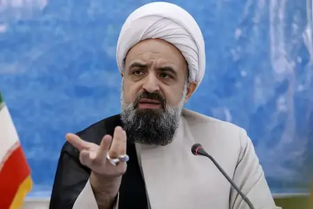 İran rəsmisi: “Kasıb ölkələrdə zibil yığan olmur, varlılarda olur” 