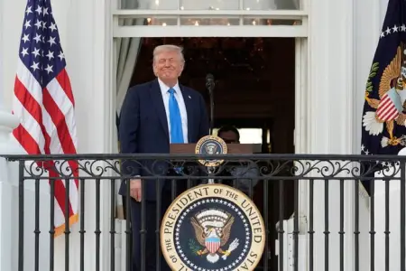 Tramp onları Ağ Evə dəvət etdi