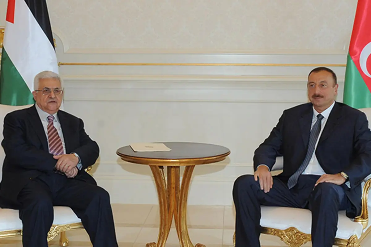 İlham Əliyev Mahmud Abbası təbrik etdi