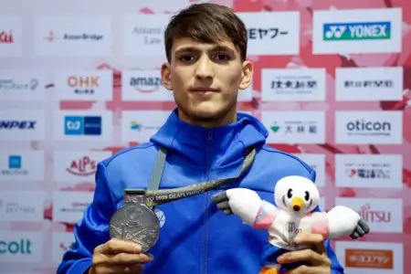 Azərbaycanın idman tarixində ilk deflimpiya medalı - Foto