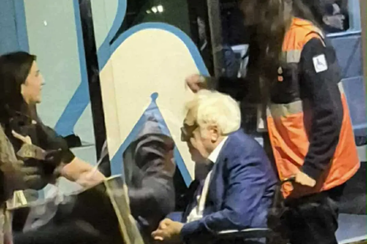 Anardan həmin fotosu ilə bağlı - Açıqlama