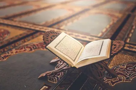 İranda molla çin dilində azan oxudu - Video