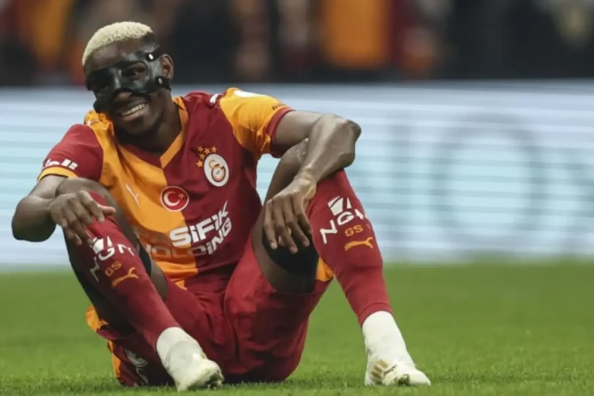 "Qalatasaray"a böyük itki: Osimhen meydanı tərk etdi