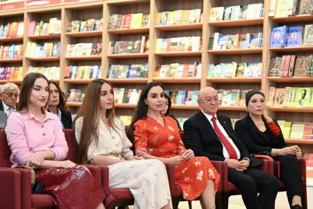 Leyla, Arzu və Alyona Əliyevalar kitab təqdimatında – Fotolar
