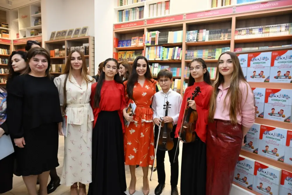 Leyla, Arzu və Alyona Əliyevalar kitab təqdimatında – Fotolar
