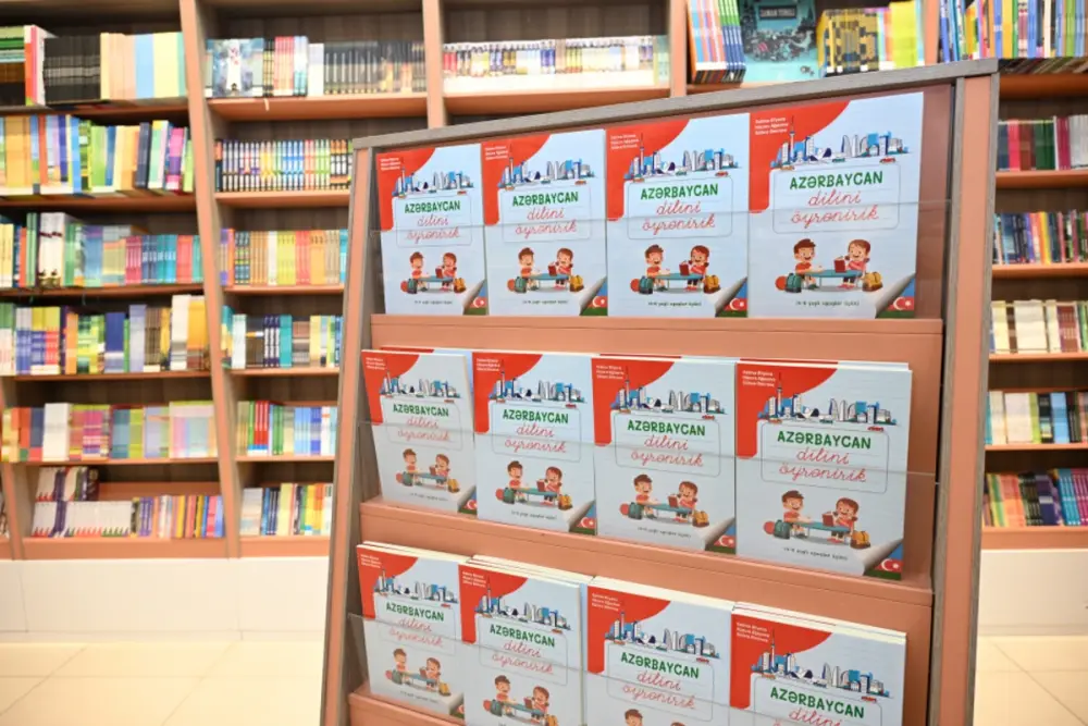 Leyla, Arzu və Alyona Əliyevalar kitab təqdimatında – Fotolar