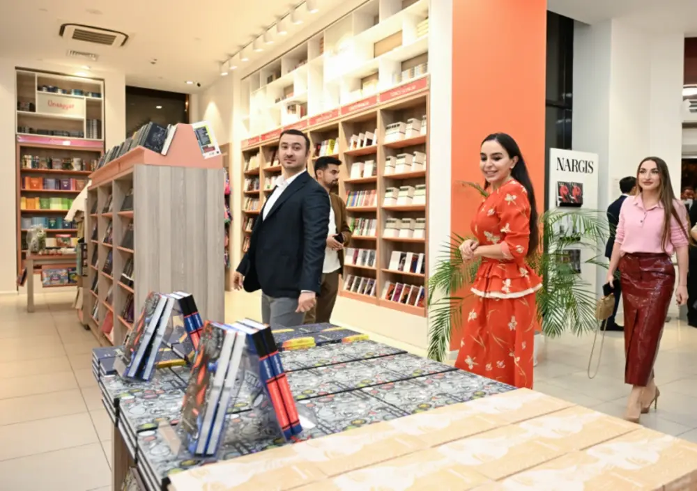 Leyla, Arzu və Alyona Əliyevalar kitab təqdimatında – Fotolar