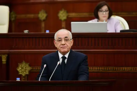 Baş nazir Milli Məclisə gəldi