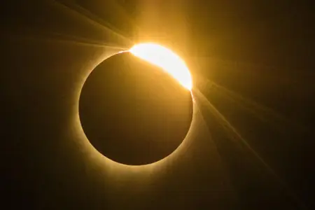 Gələn il 2 Günəş və 2 Ay tutulması baş verəcək