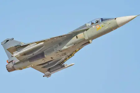 "Tejas" qırıcısı qəzaya düşdü, pilot öldü