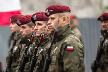 10 min əsgər səfərbər edildi: Polşada nə baş verir?