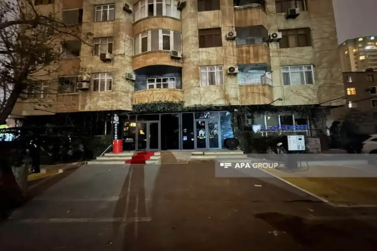 Yanğının baş verdiyi bina sakinləri hələ də mənzillərinə buraxılmır