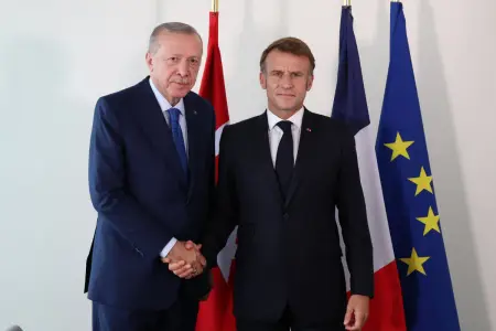 Ərdoğan Makronla görüşdü