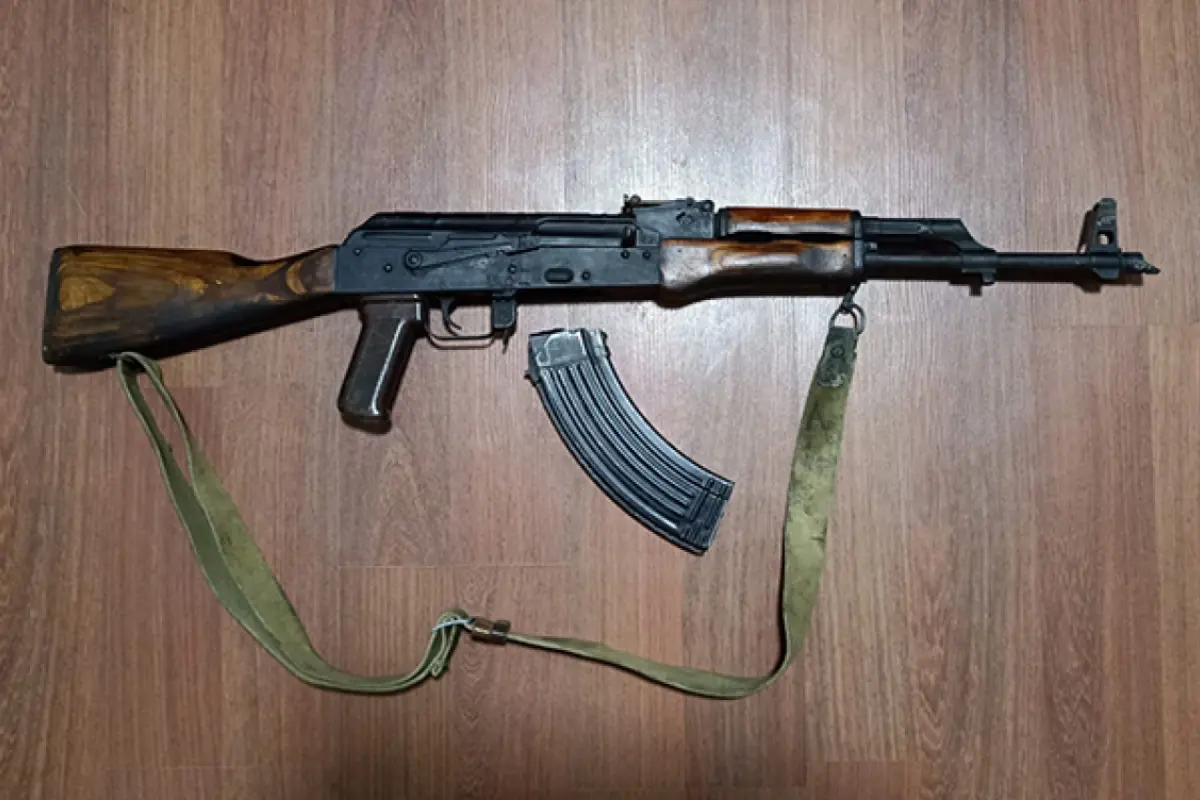 Polis 8 avtomat aşkar etdi