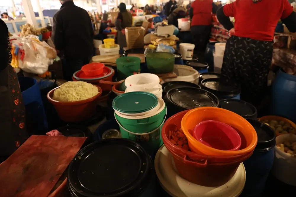 "Vosmoy bazarı"nda quş kəsimi yeri bağlandı - Fotolar