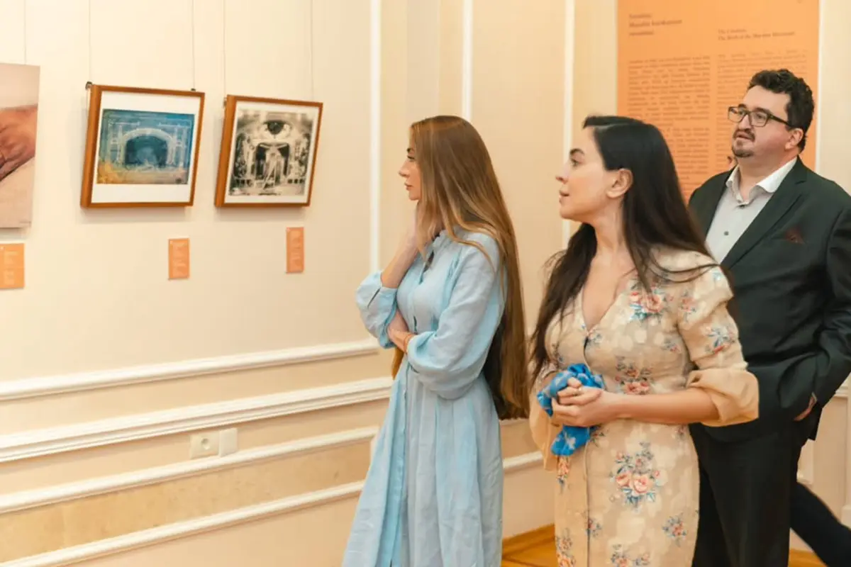 Prezidentin qızları Milli İncəsənət Muzeyində – Fotolar
