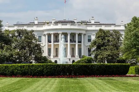 ABŞ-də qeyri-adi səsvermə: onlardan biri sağ qalacaq – Foto