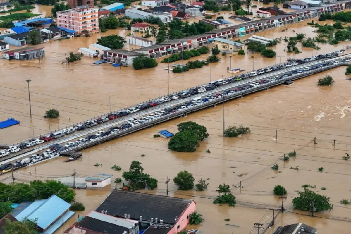Şəhər su altında qaldı - Bu ölkədə - Video