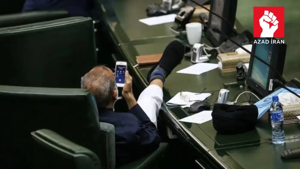 Yatan, ayağını masaya qoyan millət vəkilləri - İran parlamentindən fotolar