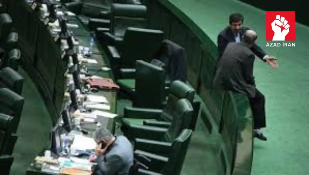 Yatan, ayağını masaya qoyan millət vəkilləri - İran parlamentindən fotolar
