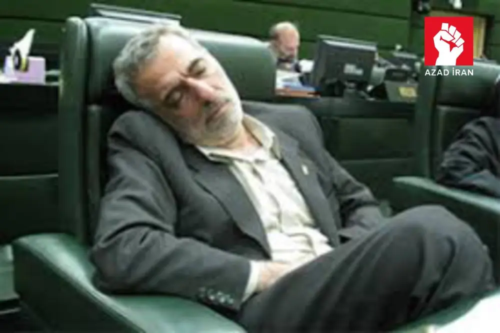 Yatan, ayağını masaya qoyan millət vəkilləri - İran parlamentindən fotolar