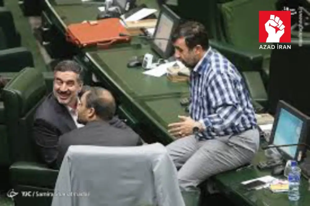 Yatan, ayağını masaya qoyan millət vəkilləri - İran parlamentindən fotolar