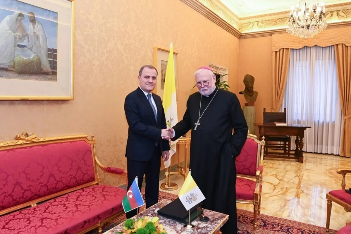 Ceyhun Bayramov Vatikanın arxiyepiskopu ilə görüşdü