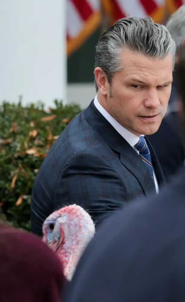 Trampdan Şükran Gününə özəl jest - Fotolar 