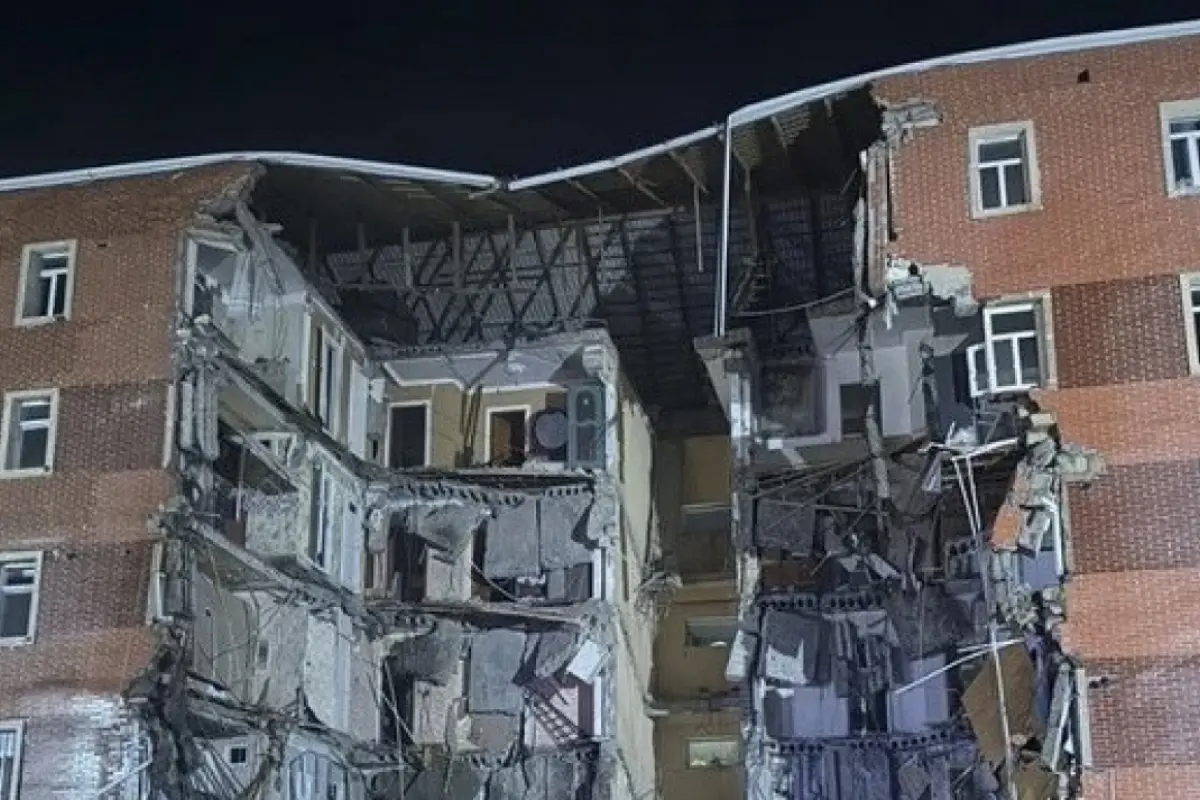 Goranboyda binanın çökmə anı - Video 