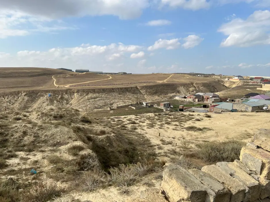 “Yanar dağ”ın yaxınlığındakı evlərə metan qazı sızıb – Fotolar