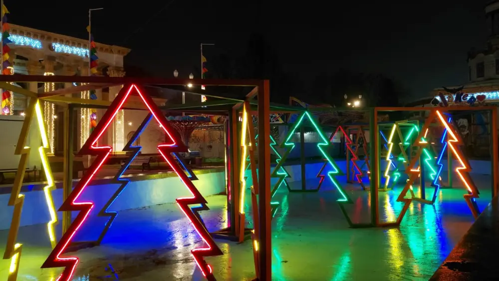 Kiyev Yeni ilə hazırlaşır: şəhər bayram libasına büründü – Fotolar