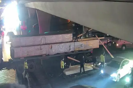 "20 Yanvar" dairəsində yola yük dağıldı, sıxlıq yarandı – YENİLƏNDİ