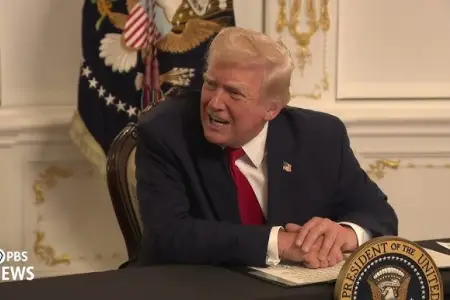 Tramp növbəti dəfə jurnalisti təhqir etdi: "Siz axmaqsınız?"