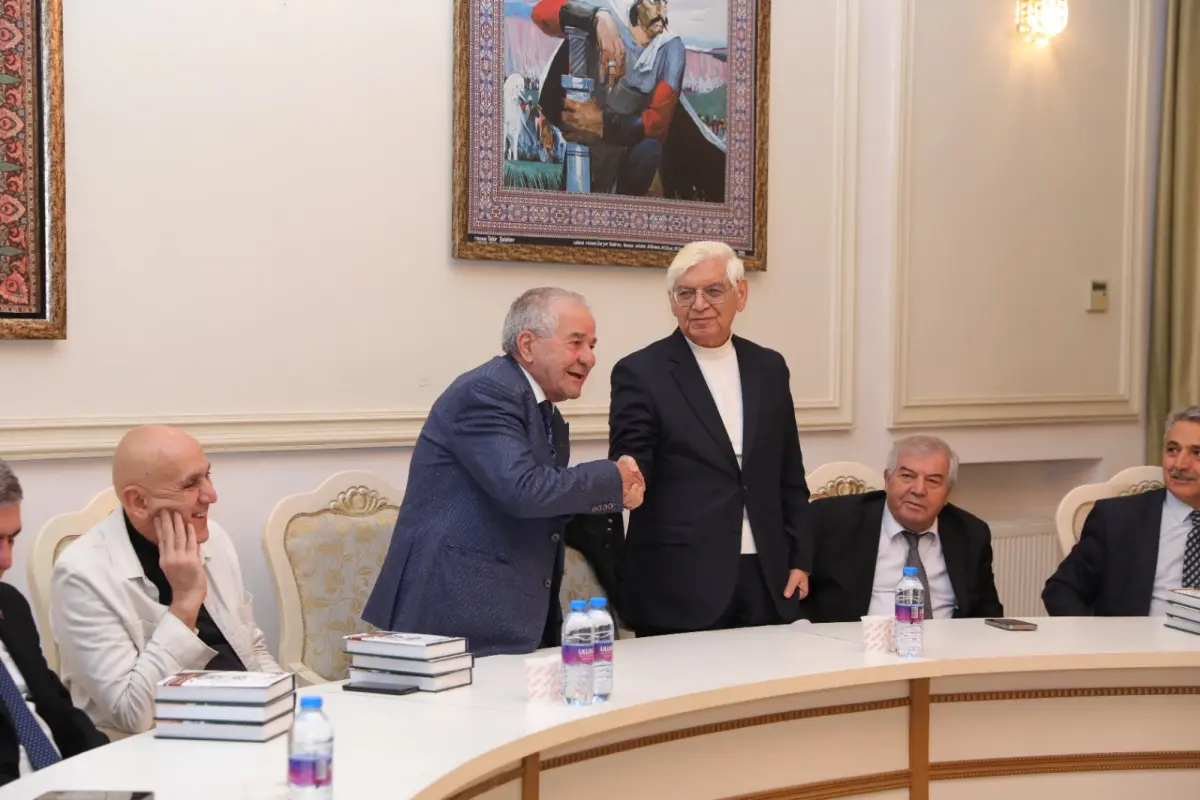 Seyran Səxavətlə imza günü keçirildi