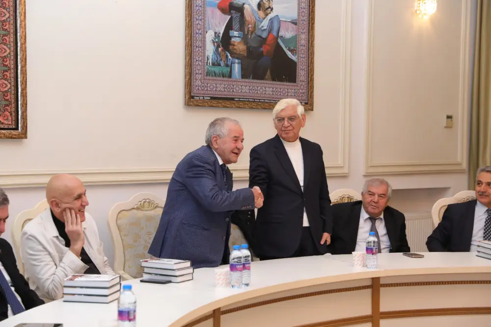 Seyran Səxavətlə imza günü keçirildi